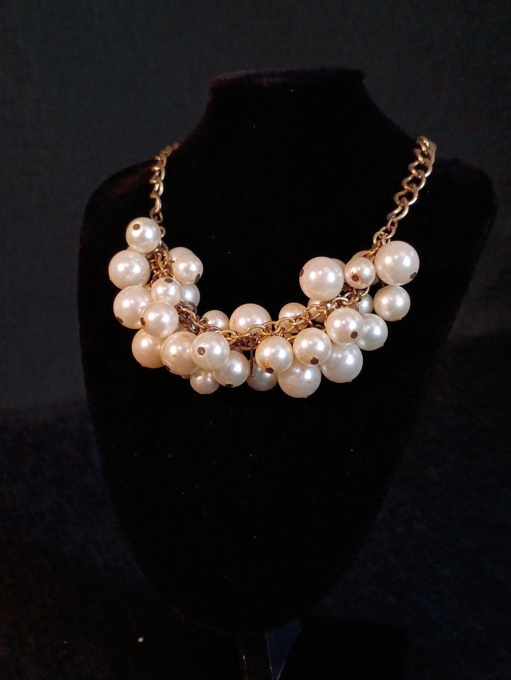 Elegant Gold Tone Necklace With Faux Pearl Bunches Lobster Clasp
